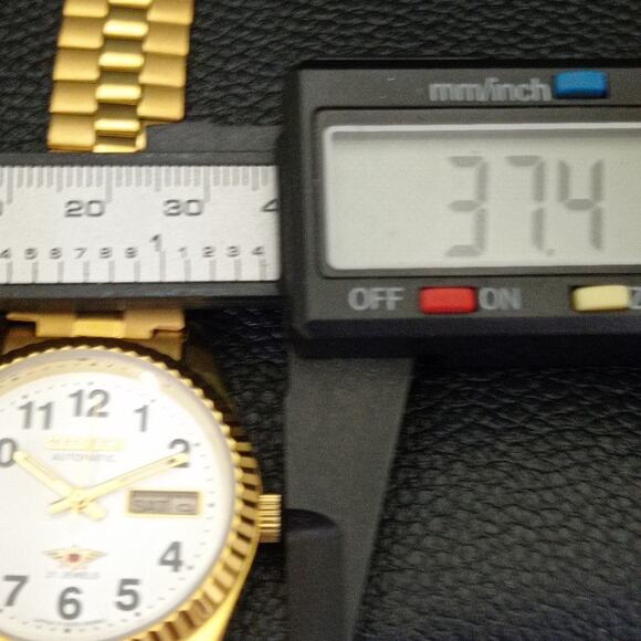 Vintage 1973 Citizen Automatic Mens Gold Watch W/daydate & White accents - Picture 7 of 10